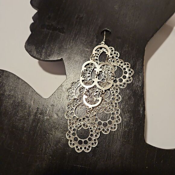 Costume Jewelery Earrings  see measurements - Picture 3 of 4